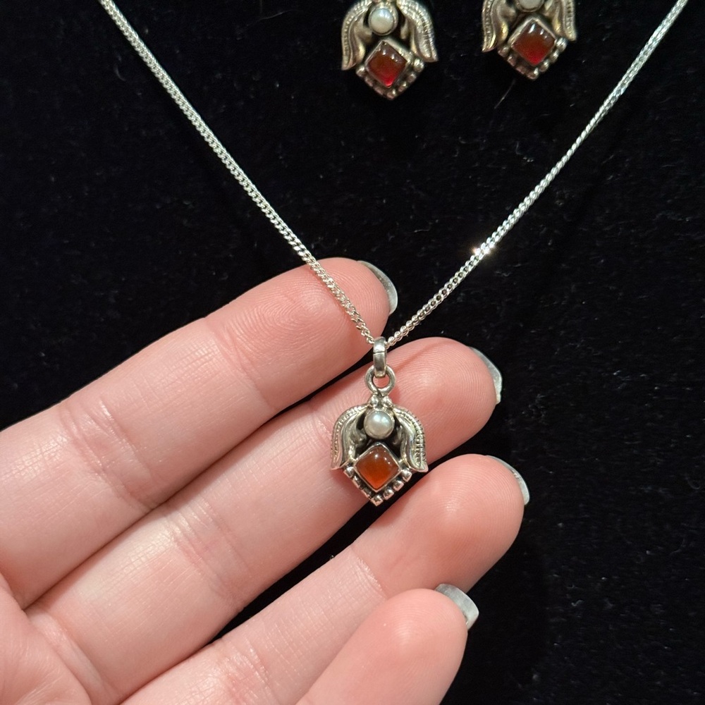 925 Sterling Silver Angel Necklace & Earring Set - Picture 3 of 11